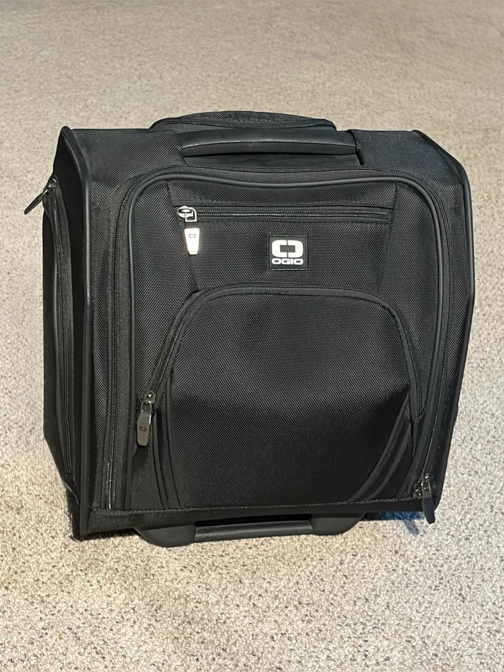 OGIO Black Rolling Travel Bag 2 Wheel Carry On Style